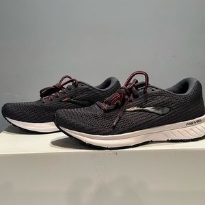 Womens Brooks Revel 3 Running, Size 7.5